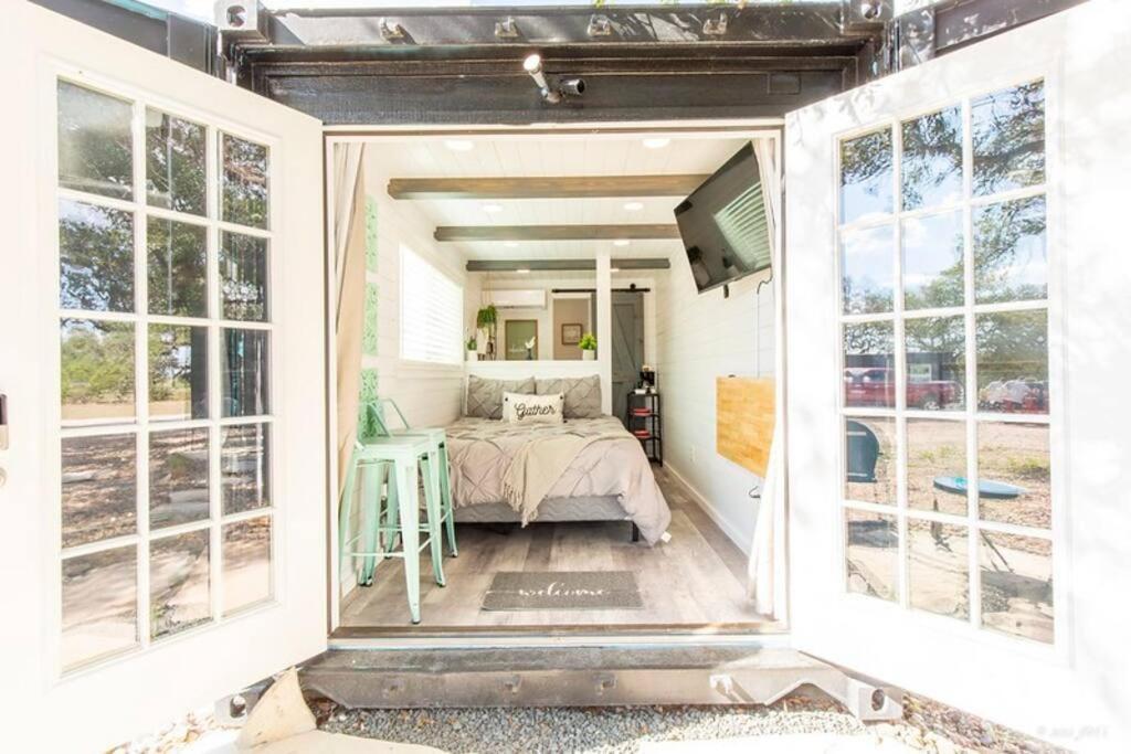 The Container Retreat @ 290 Wine Trail #10 Welcome Friends! Hye Exterior photo