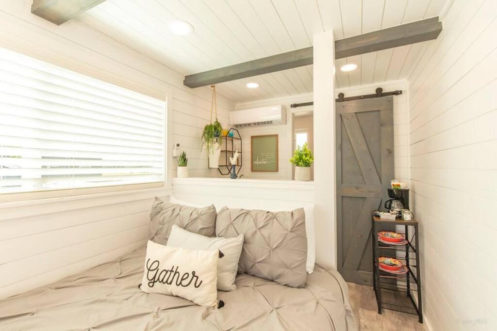The Container Retreat @ 290 Wine Trail #10 Welcome Friends! Hye Exterior photo