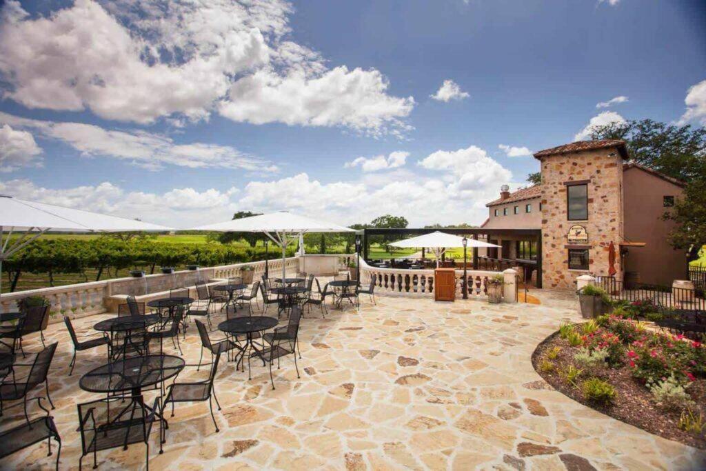 The Container Retreat @ 290 Wine Trail #10 Welcome Friends! Hye Exterior photo